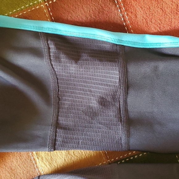 NWT Women's Under Armour Compression leggings - Picture 4 of 5
